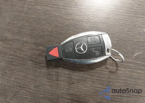 2013 Mercedes-Benz E 350 4Matic z USA, uszkodzony, nr VIN WDDHF8JB2DA738999